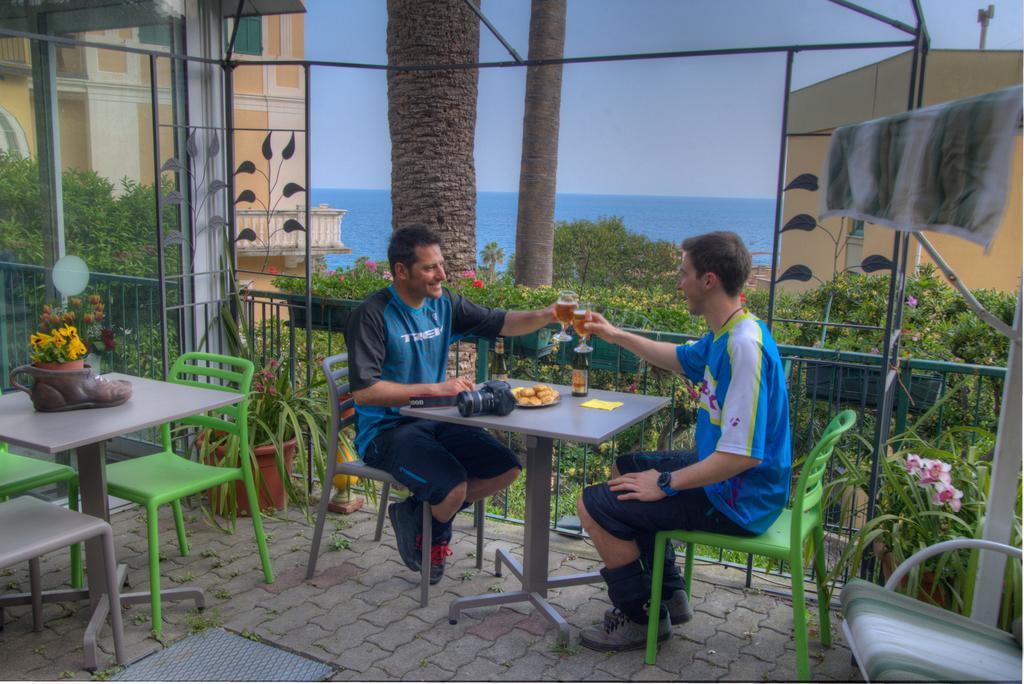 Hotel Deutsche Familien Finale Ligure Ngoại thất bức ảnh