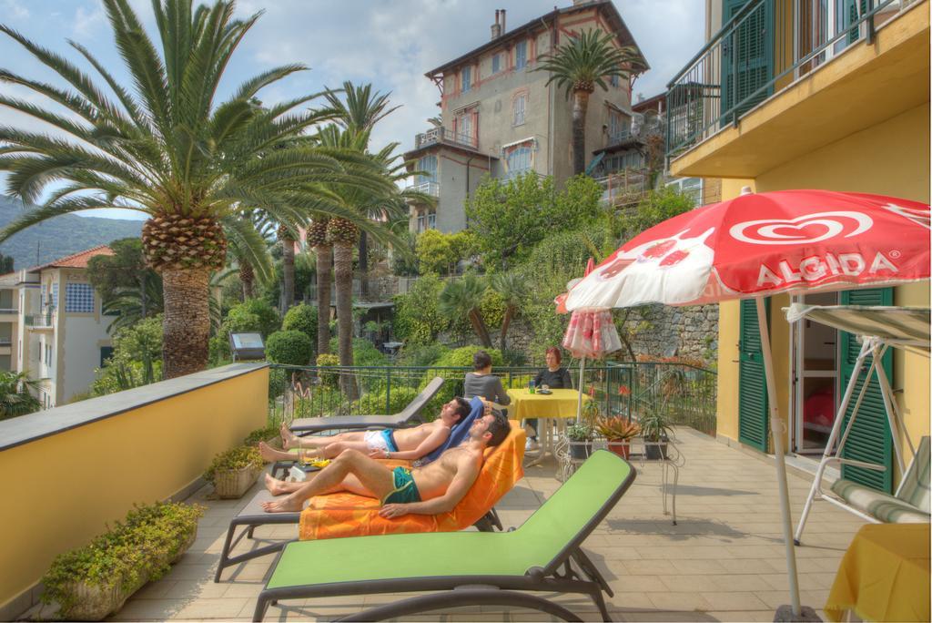 Hotel Deutsche Familien Finale Ligure Ngoại thất bức ảnh