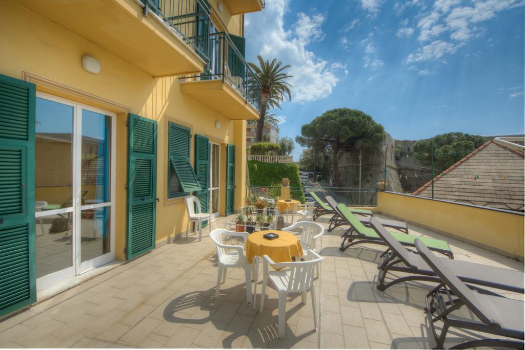 Hotel Deutsche Familien Finale Ligure Ngoại thất bức ảnh