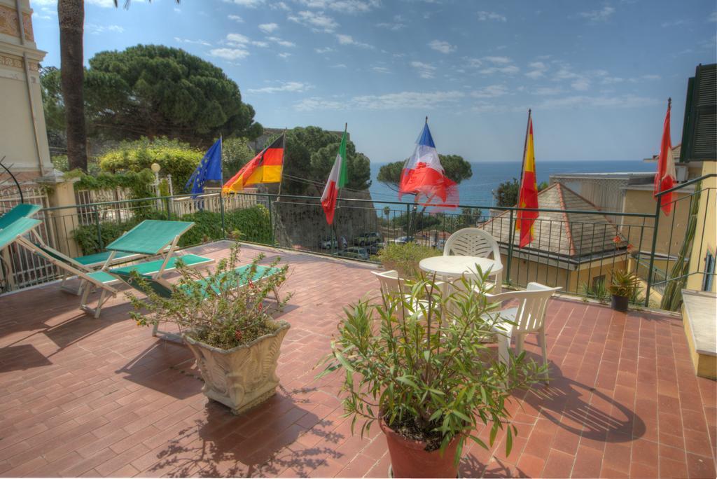 Hotel Deutsche Familien Finale Ligure Ngoại thất bức ảnh