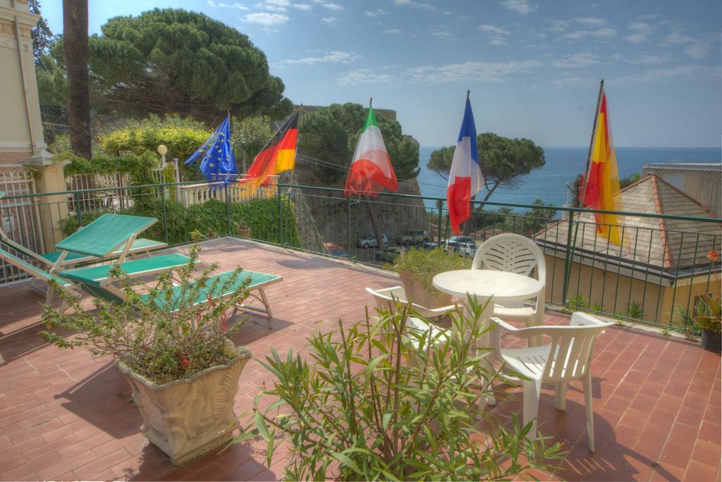 Hotel Deutsche Familien Finale Ligure Ngoại thất bức ảnh