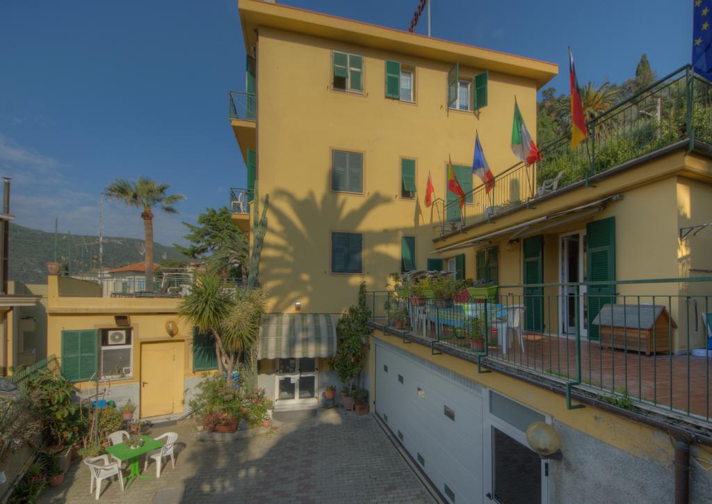 Hotel Deutsche Familien Finale Ligure Ngoại thất bức ảnh