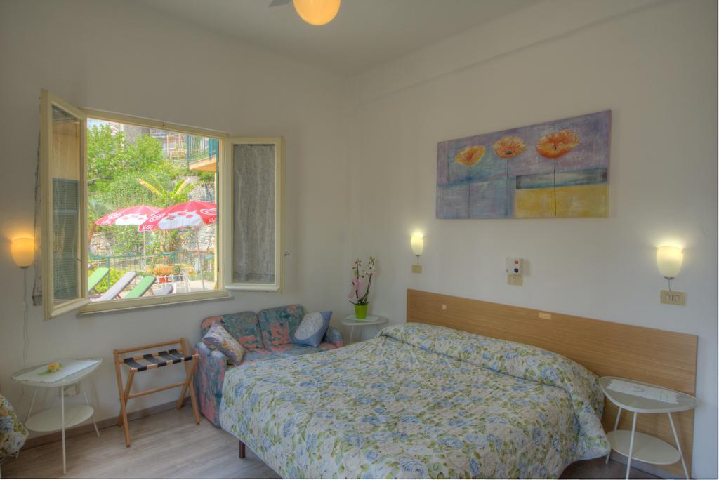 Hotel Deutsche Familien Finale Ligure Ngoại thất bức ảnh